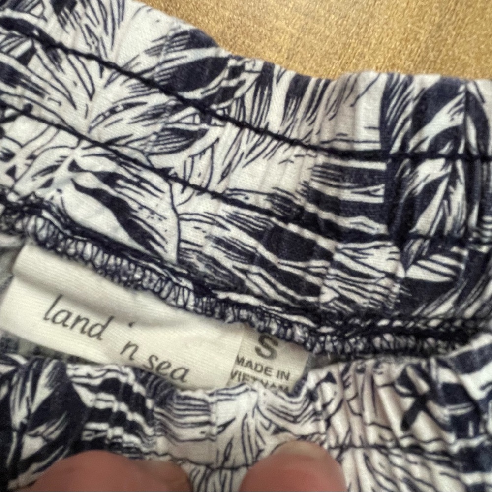 Land N Sea Leaf Print Capris - Picture 5 of 7